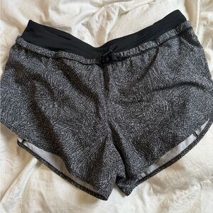 Lululemon Black & Gray Patterned Women's Shorts